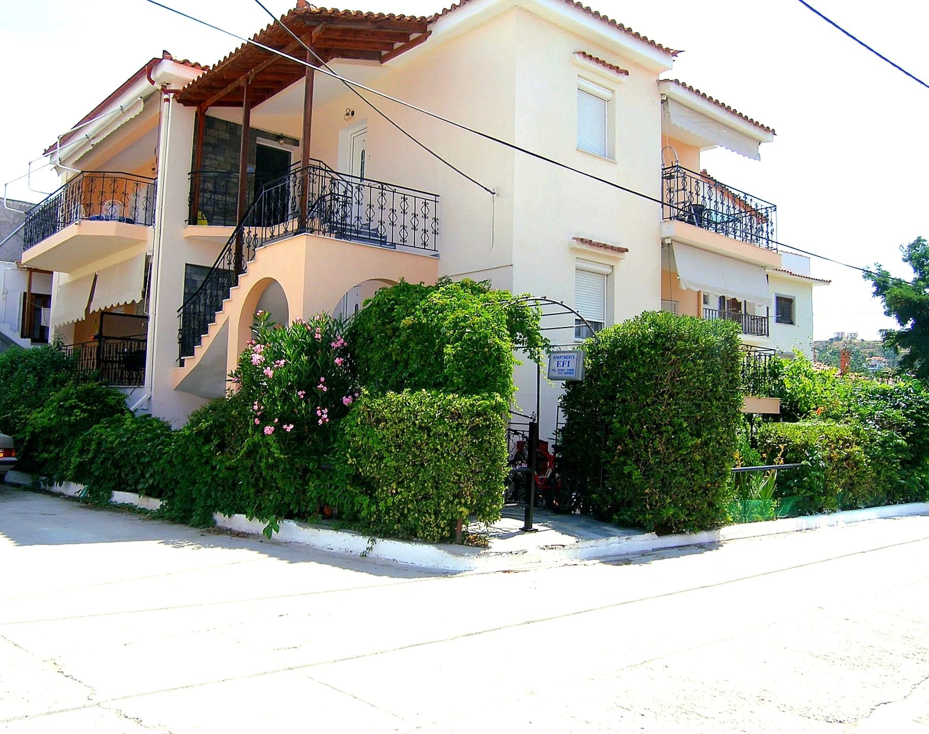 Myrina, Lemnos — Efi Rooms & Apartments building exterior